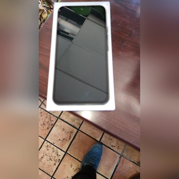 Samsung A54 LIKE NEW. Unlocked. - Picture 3 of 5